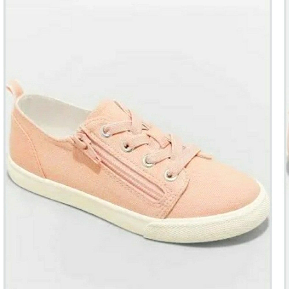 Size 3 pink shoes